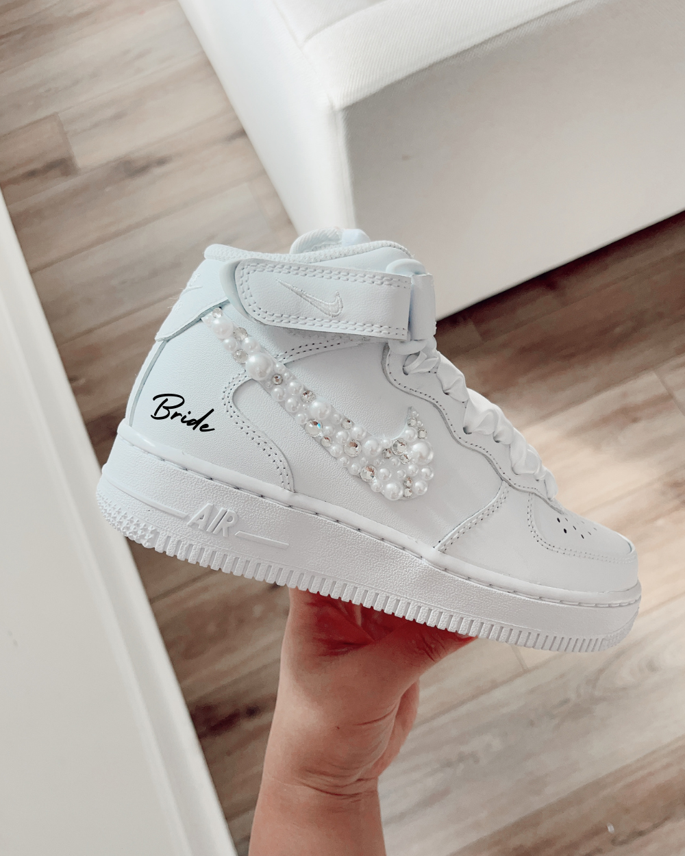 Bridal sneaker for a bride
